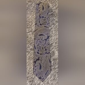 Roundtree & Yorke Navy and Silver Paisley Tie